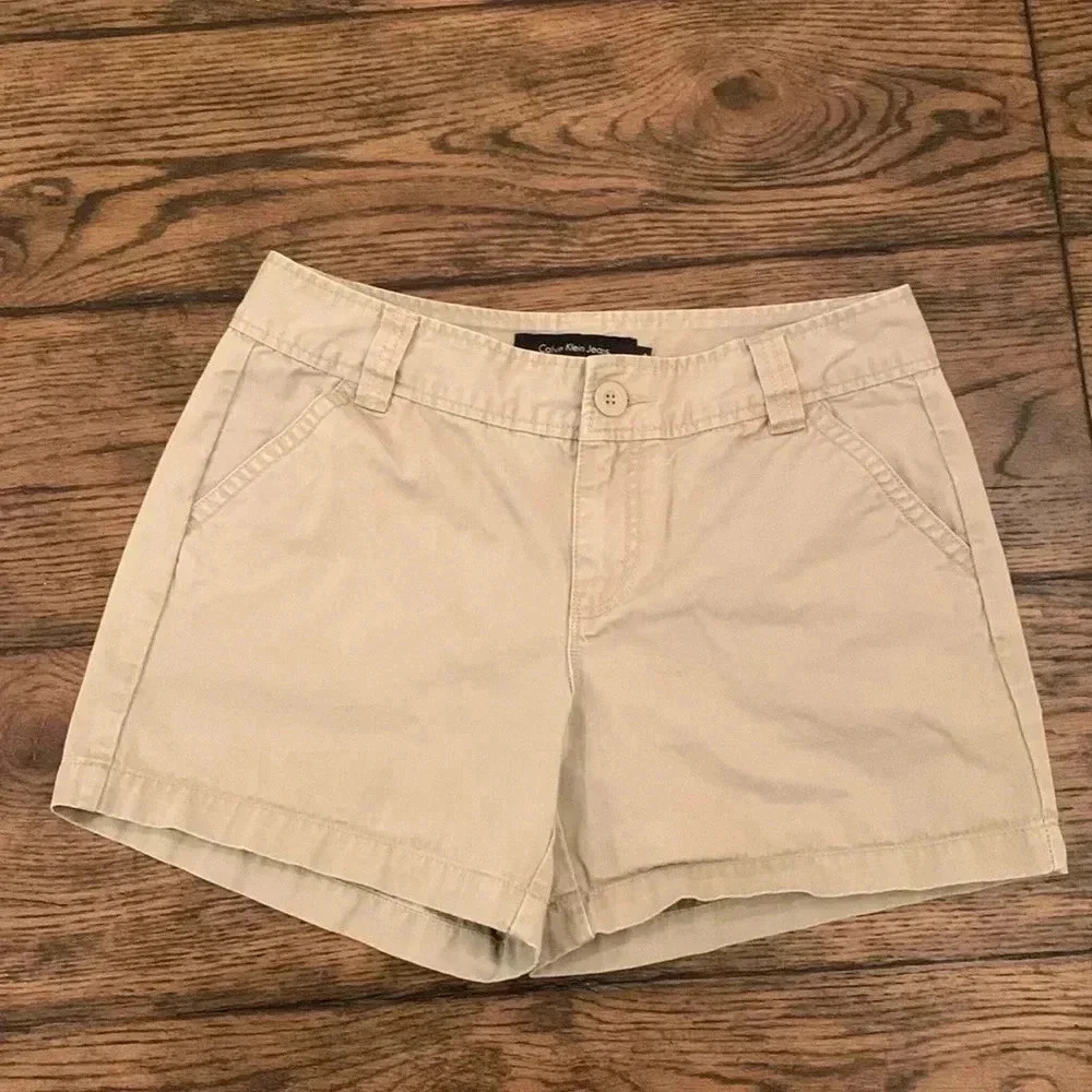 Woman’s Calvin Klein shorts 8 Super cute excellent condition.